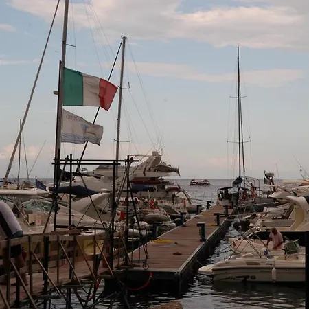Gennarino A Mare 3*
